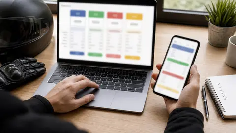Comparaison de devis d’assurance moto sur ordinateur et téléphone